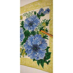 Vintage Hankie Chartreuse Border BIG BLUE FLOWERS PERFECT 4 VASE Home Decor Chic